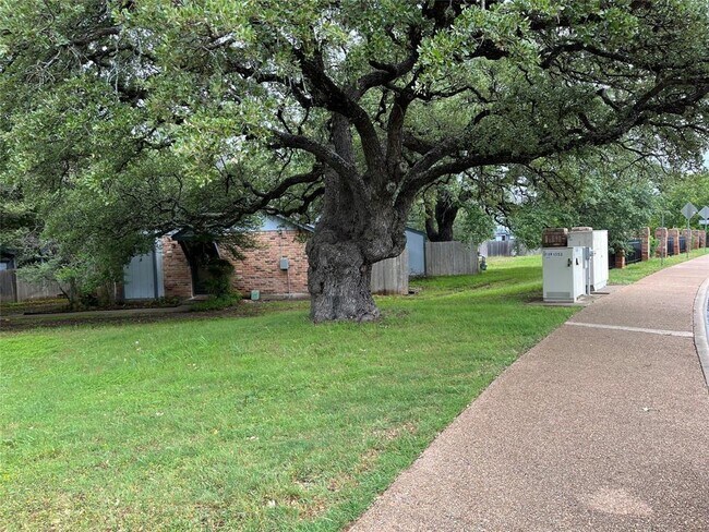 Building Photo - 11901 Swearingen Dr