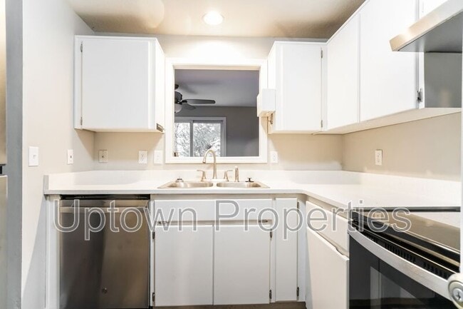 Building Photo - 6133-6135 SE Frances St