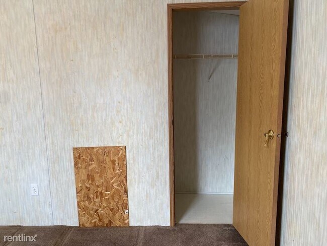 Building Photo - 3 br, 2 bath Mobile Home - 10522 View Ave....