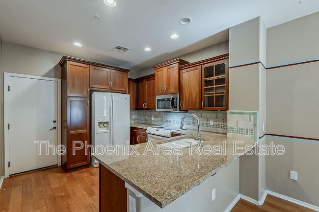 Building Photo - 885 S Osborn Ln