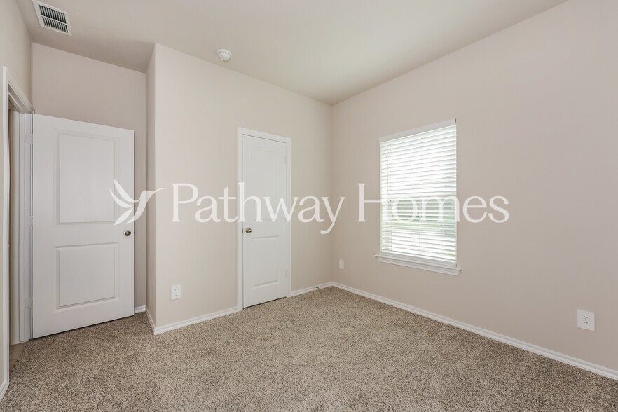 Building Photo - 908 Birch Dr