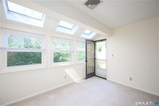 Building Photo - 1400 Hartford Tpke