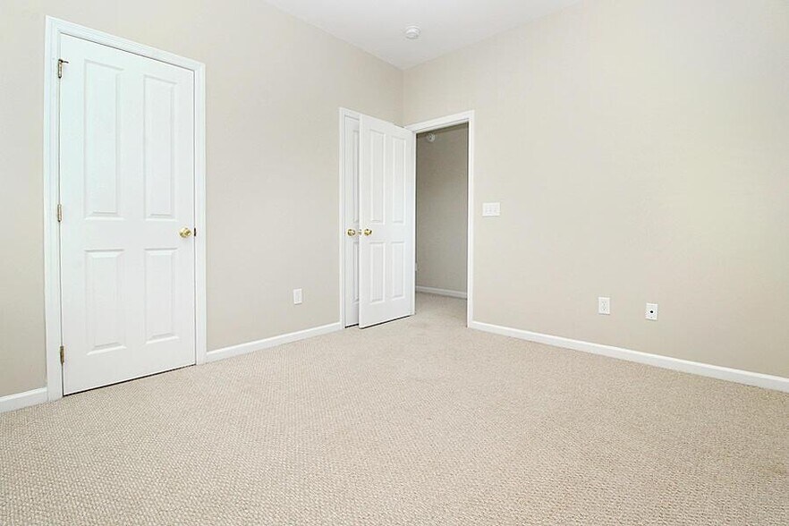 Building Photo - 111 Amaranth Ave