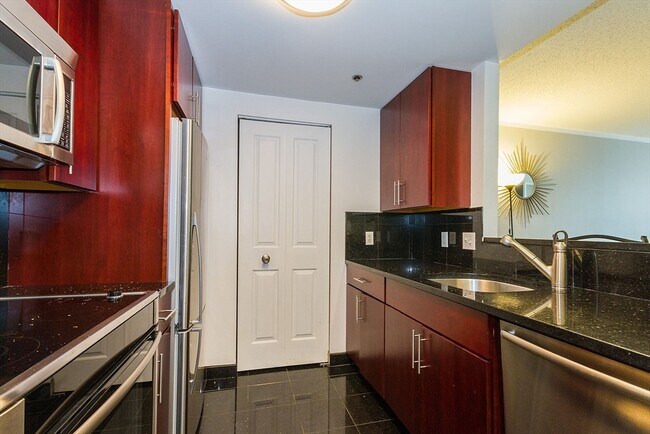 Building Photo - 10 Museum Way