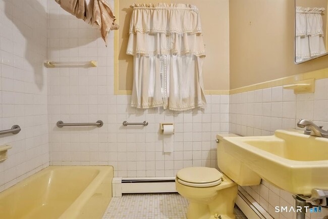 Building Photo - 732 Tunxis Hill Rd