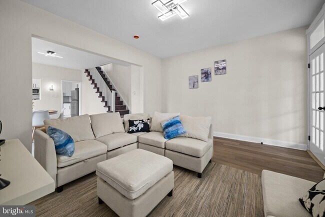 Building Photo - 7608 Chelwynde Ave