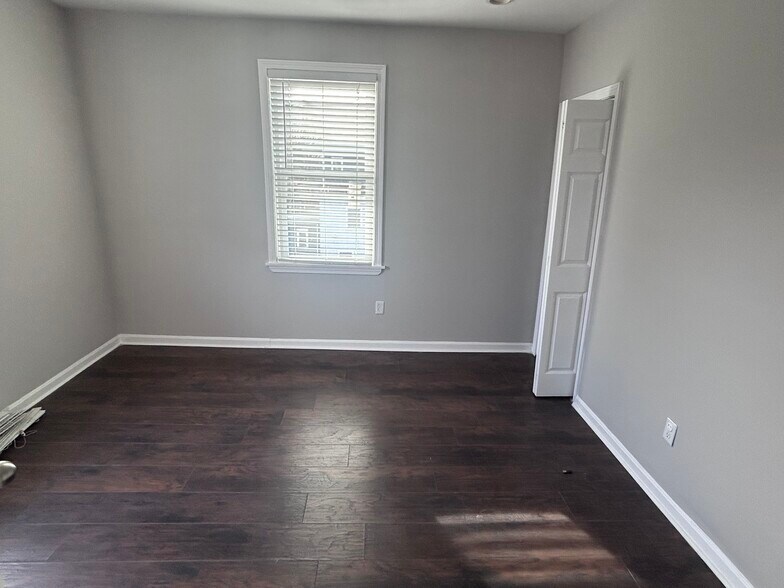 Building Photo - 196 Sherman St