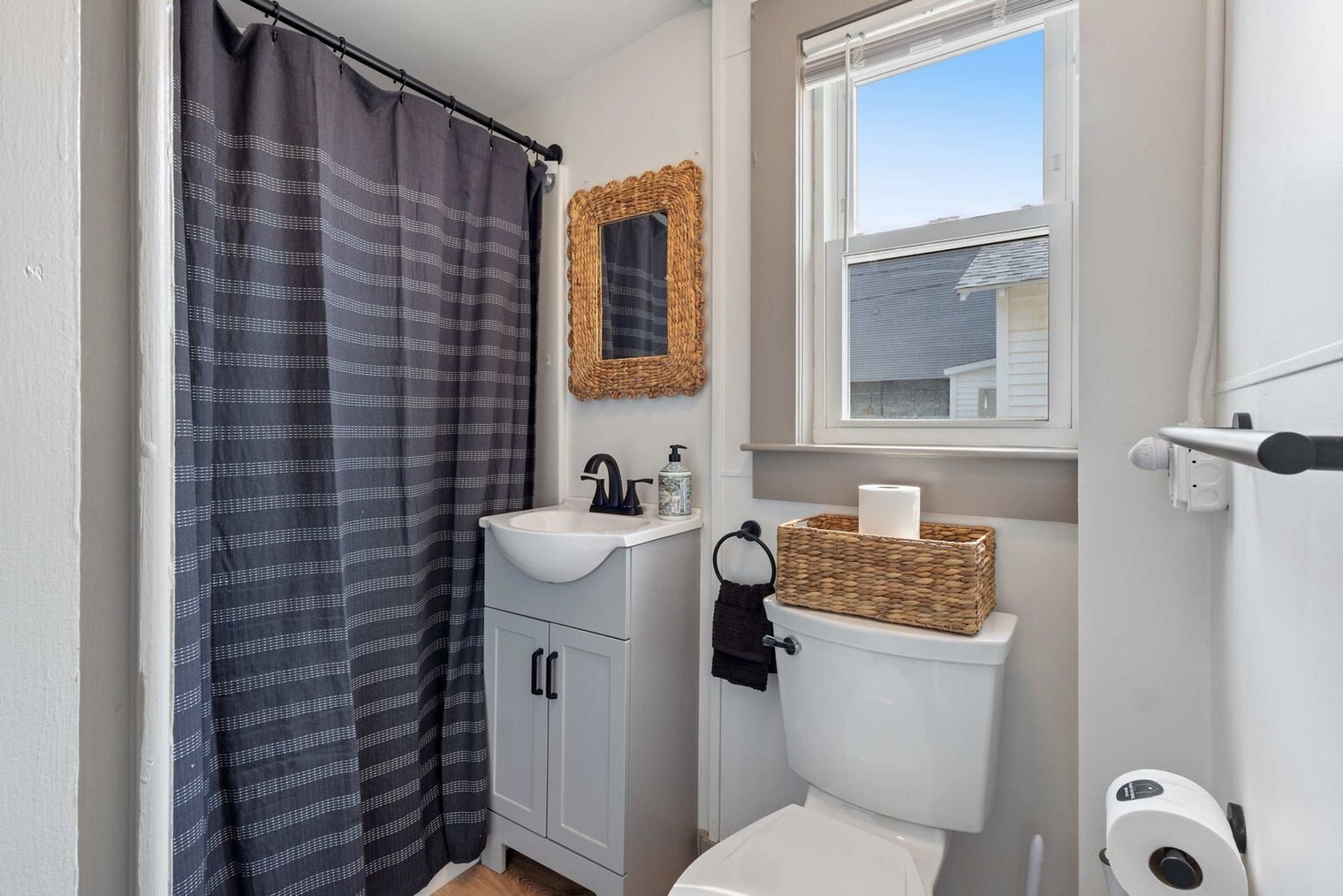 Building Photo - 2 Island Path