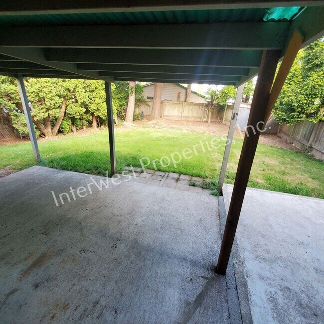 Building Photo - JOHNS01