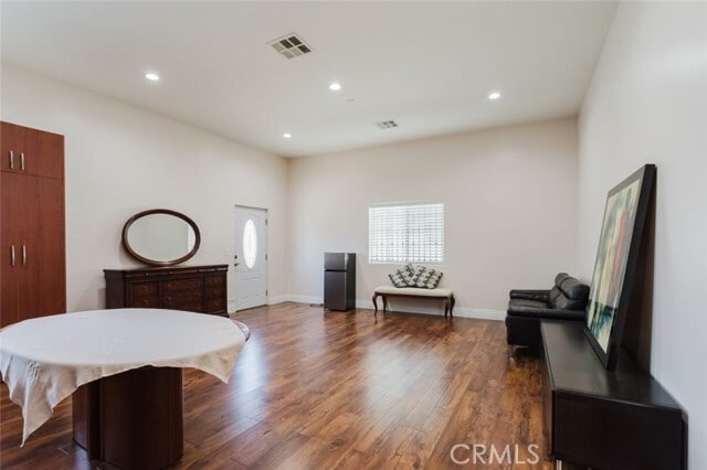 Building Photo - 833 E Verdugo Ave