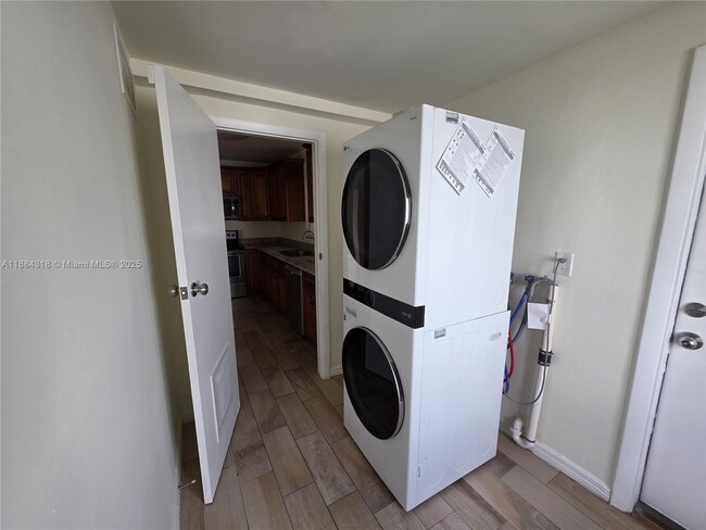 Building Photo - 838 NW 10th Ave