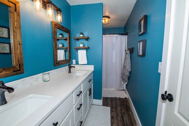 Building Photo - Beautiful Boise Home