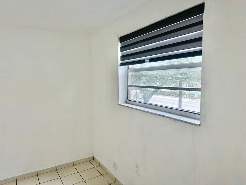 Building Photo - 4655 Palm Ave