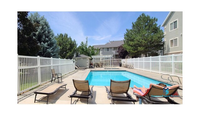 Building Photo - Lovely 3 bed 2 bath ground floor apartment...