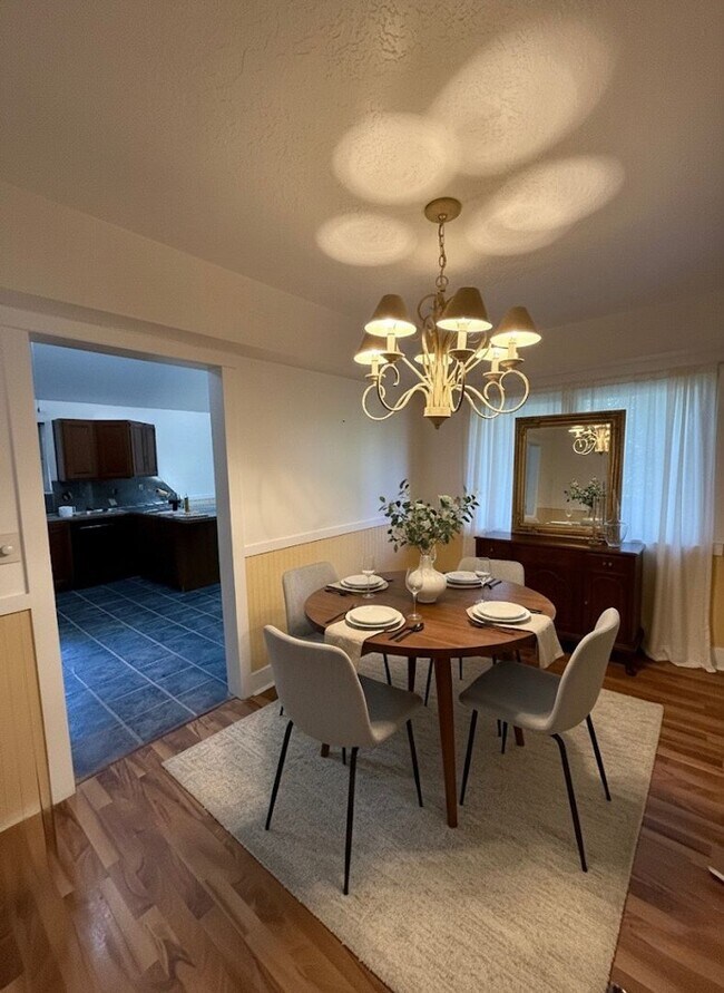 Building Photo - 4 Bed / 3 Bath Home for Rent in Riverdale,...