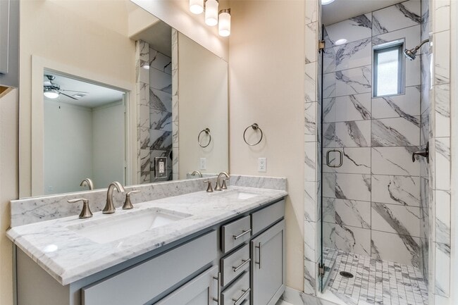 Building Photo - 4316 Hartford St