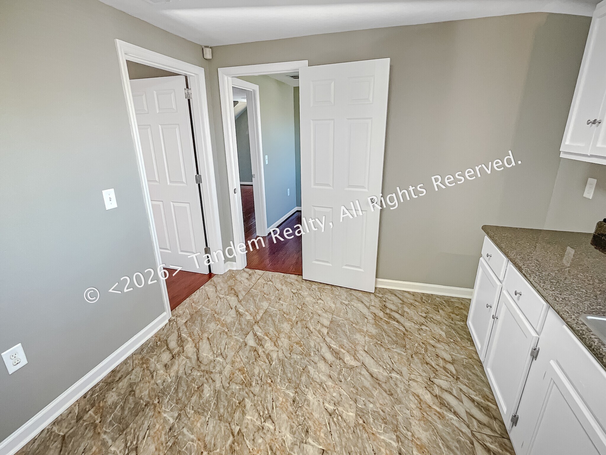 Building Photo - 2228 Ashwood Ave