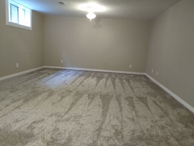 Building Photo - Stunning 4 bedroom 2 bath Virginia Village...