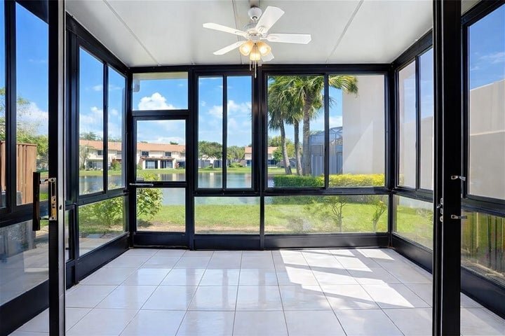 Building Photo - 3950 Cocoplum Cir