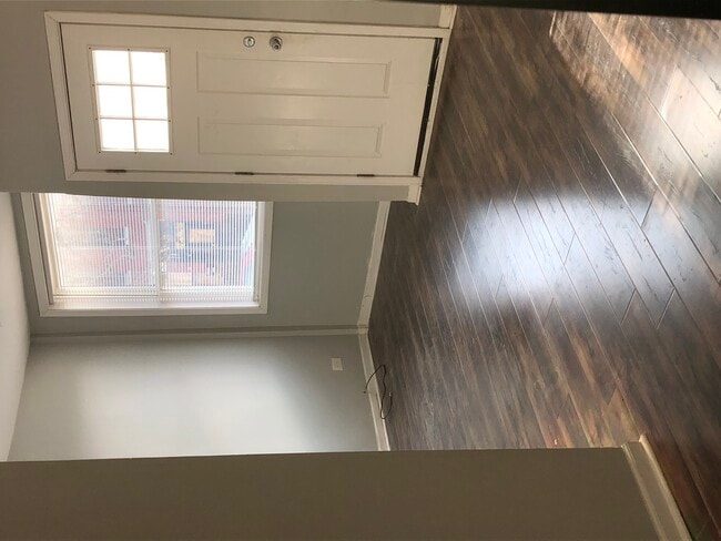 Building Photo - 1014 W 19th St