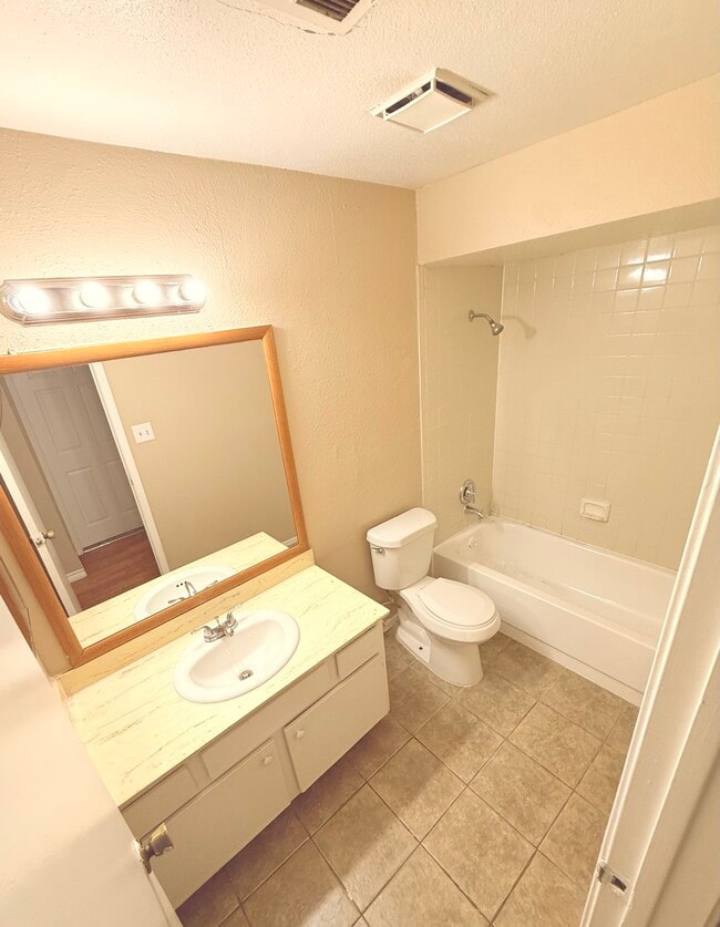 Building Photo - 12655 Ashford Meadow Dr