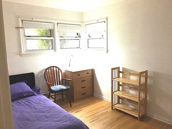 Building Photo - Great Home W/Detached Garage, Close to Campus!