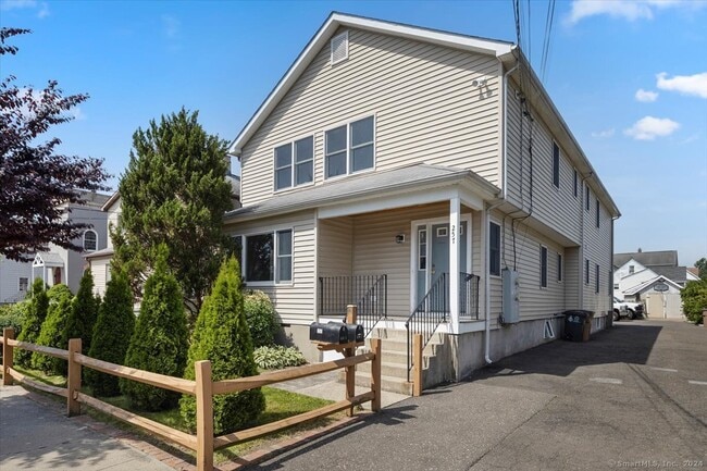 Building Photo - 257 Seaside Ave