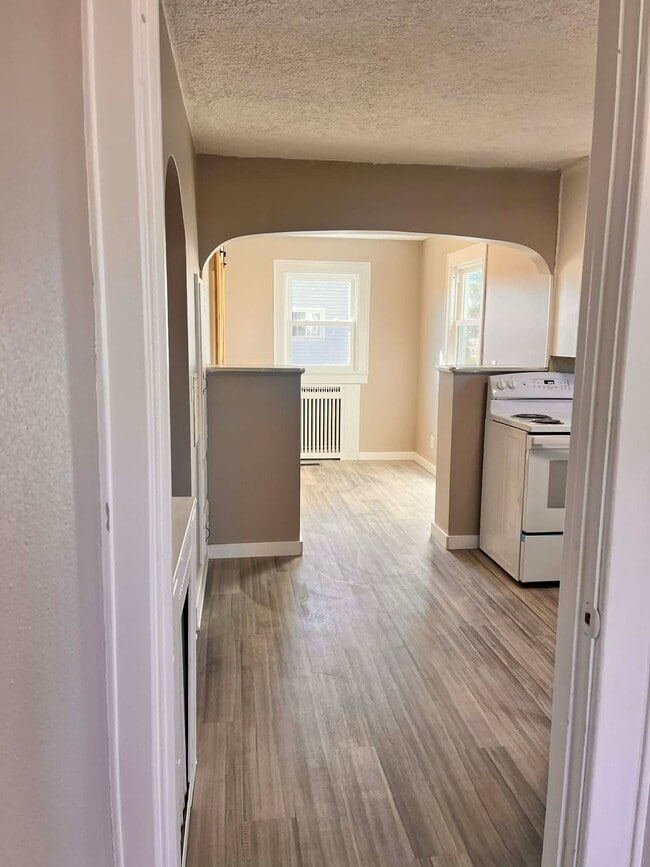 Building Photo - Maple Ave