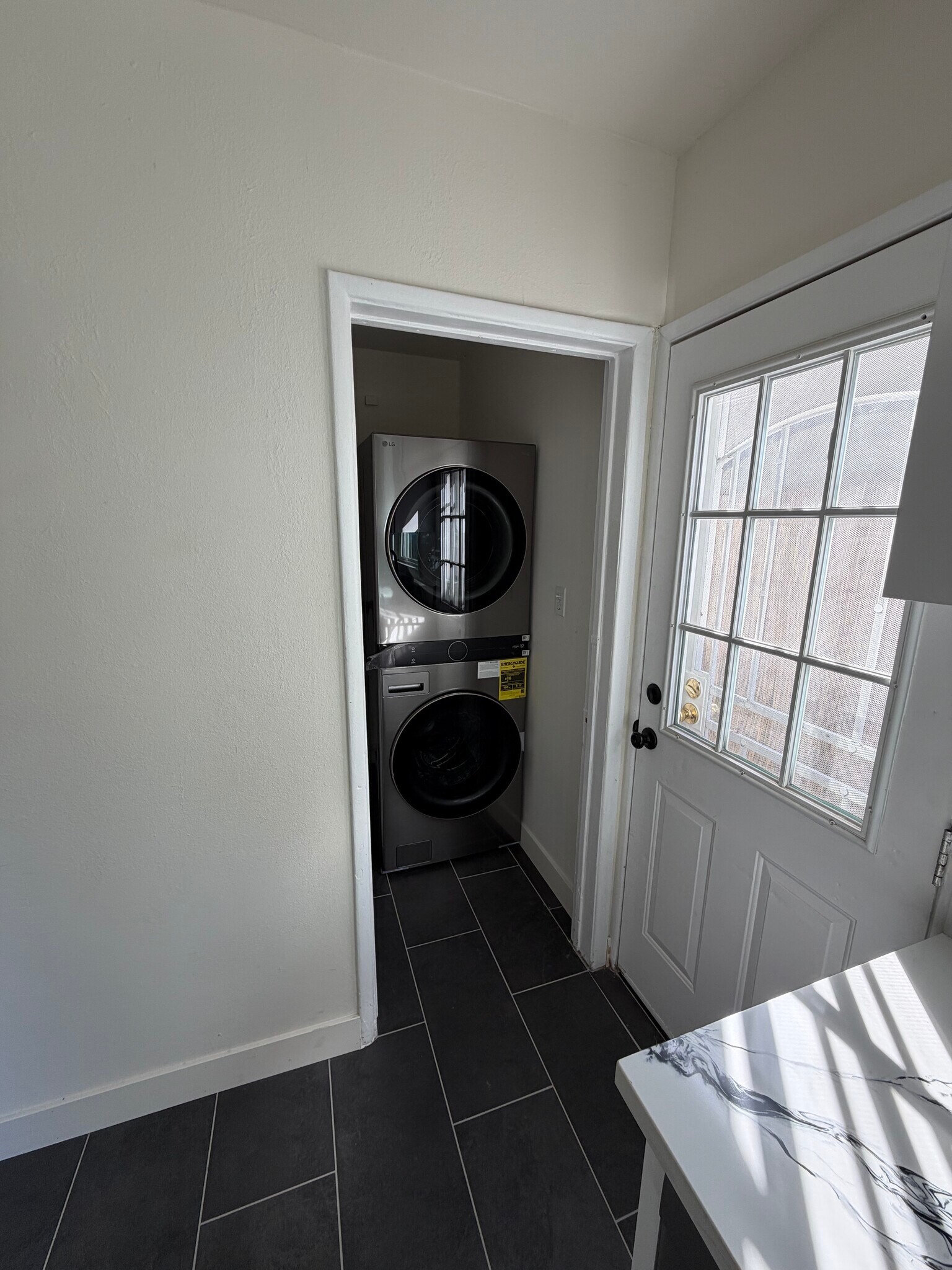 Building Photo - 2922 Glenhurst Ave