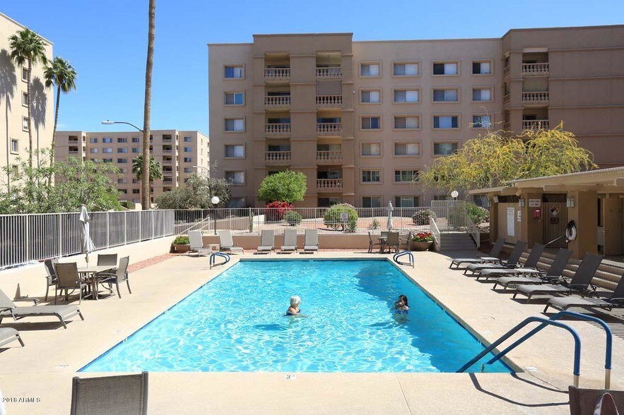 Building Photo - 7950 E Camelback Rd