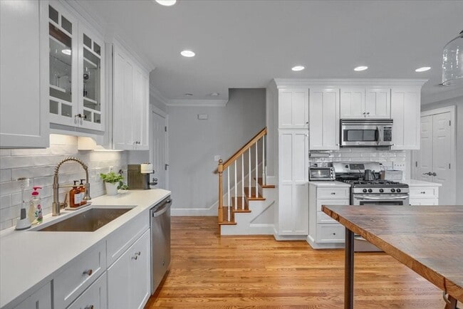 Building Photo - 18 Claymont Terrace