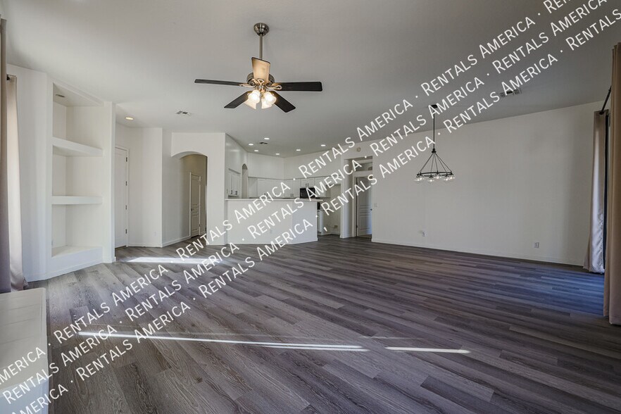 Building Photo - 2126 E Fawn Dr