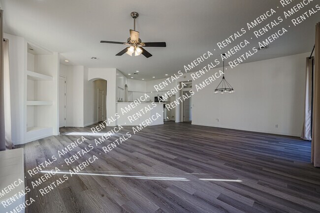 Building Photo - 2126 E Fawn Dr