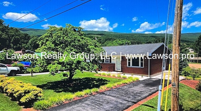 Building Photo - Very Nice Updated Ranch in Salem (Glenvar ...