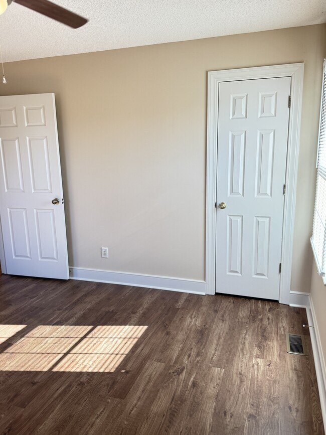 Building Photo - 3564 Mills Rd