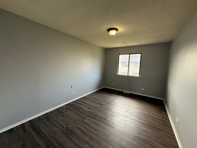 Building Photo - 4564 Whitney Dr