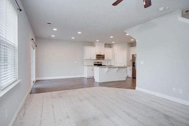 Building Photo - 3 Bedroom 2.5 Bath Townhouse