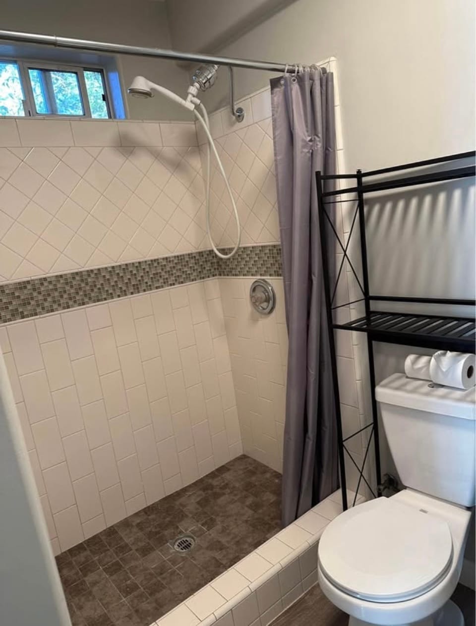 Building Photo - 842 Katherine Rd