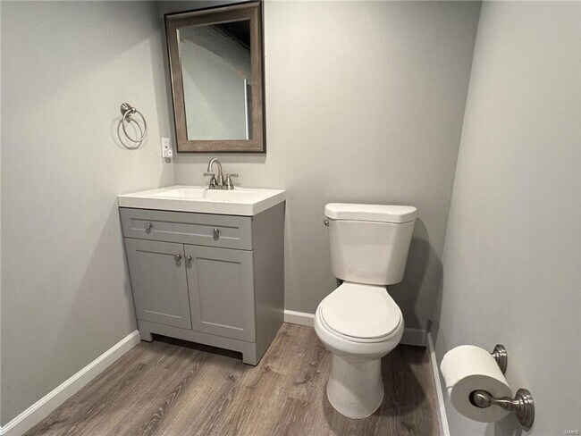 Building Photo - 729 Luckystone Ave