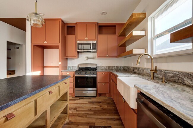 Building Photo - Unique home in OKC