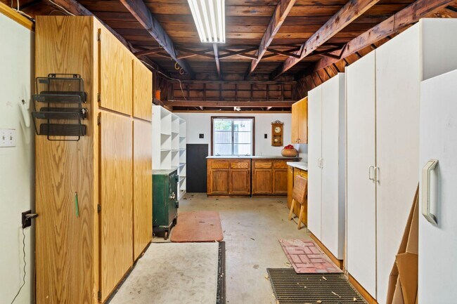 Building Photo - 3220 Fieldcrest Dr