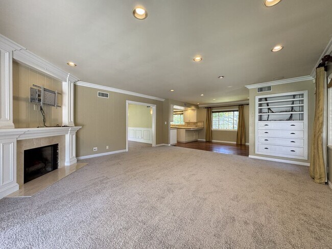 Building Photo - 1232 Longview Dr