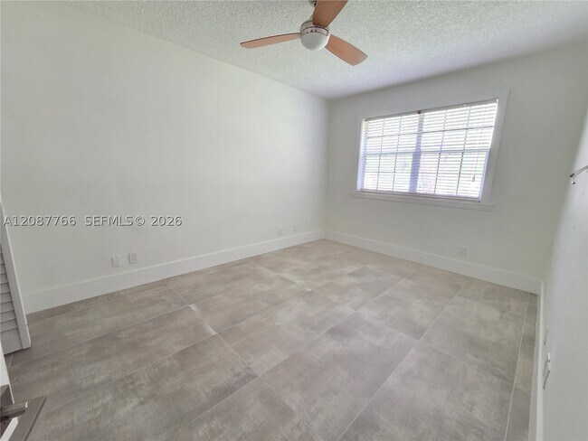 Building Photo - 671 Cypress Lake Blvd
