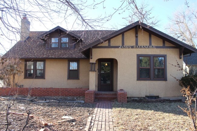 Building Photo - LARGE 3 bedroom in Old Broadmoor
