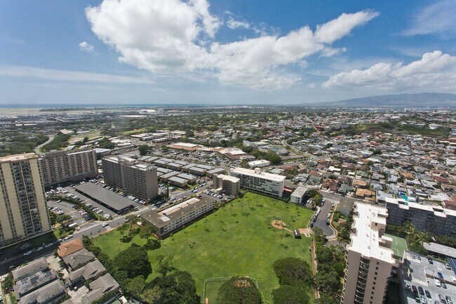 Building Photo - PENTHOUSE 2 Bed, 2 Bath, 2 Parking