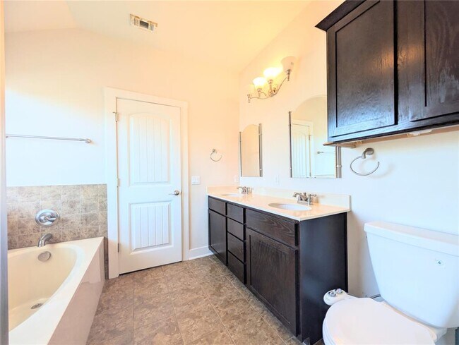 Building Photo - 6800 Bay City Bend