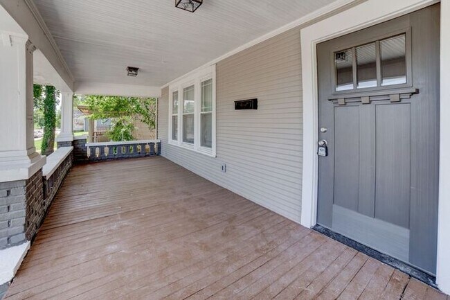 Building Photo - MOVE-IN SPECIAL!! | $1,000 Credit When You...