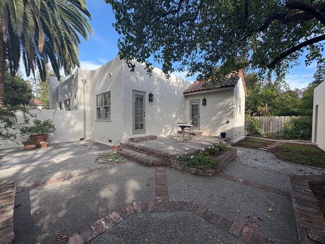 Building Photo - Mediterranean Bungalow in Community Center...
