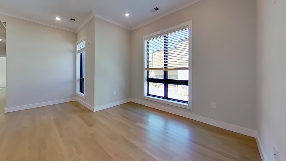 Building Photo - 16-18 Highgate St. Unit 102