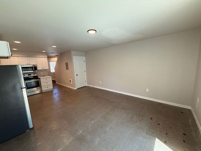 Building Photo - 2915 Waverly Dr SE